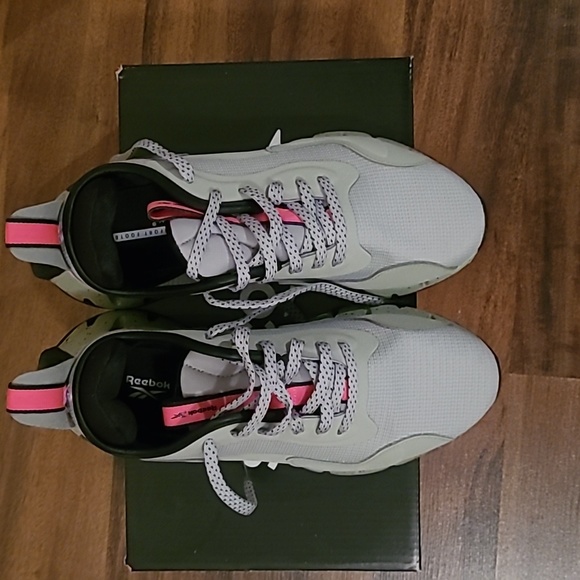 EUC Reebok Sneakers - Picture 2 of 8